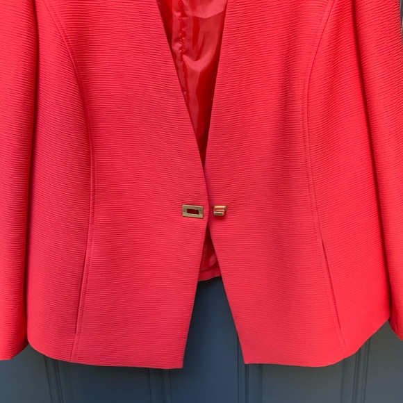 Tahari Blazer Women Size 14W Coral Color w Gold Toggle Button Career Structured - Picture 4 of 12